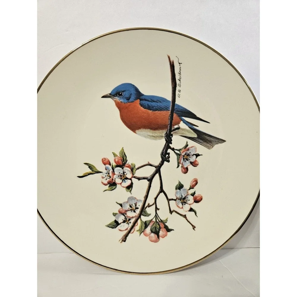 Vintage Avon North American Songbird Special Edition 3 Plate Set 10.5 Inches.